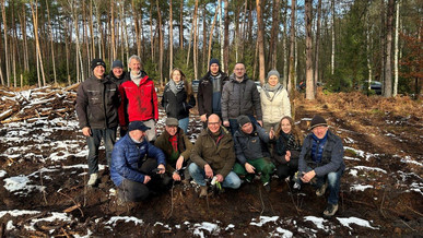 Pflanzaktion Swiss Krono Holz Junge