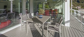 Zu den pflegeleichten Terrassendielen